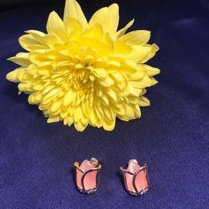 Fashion flower stud earrings. Very romantic
